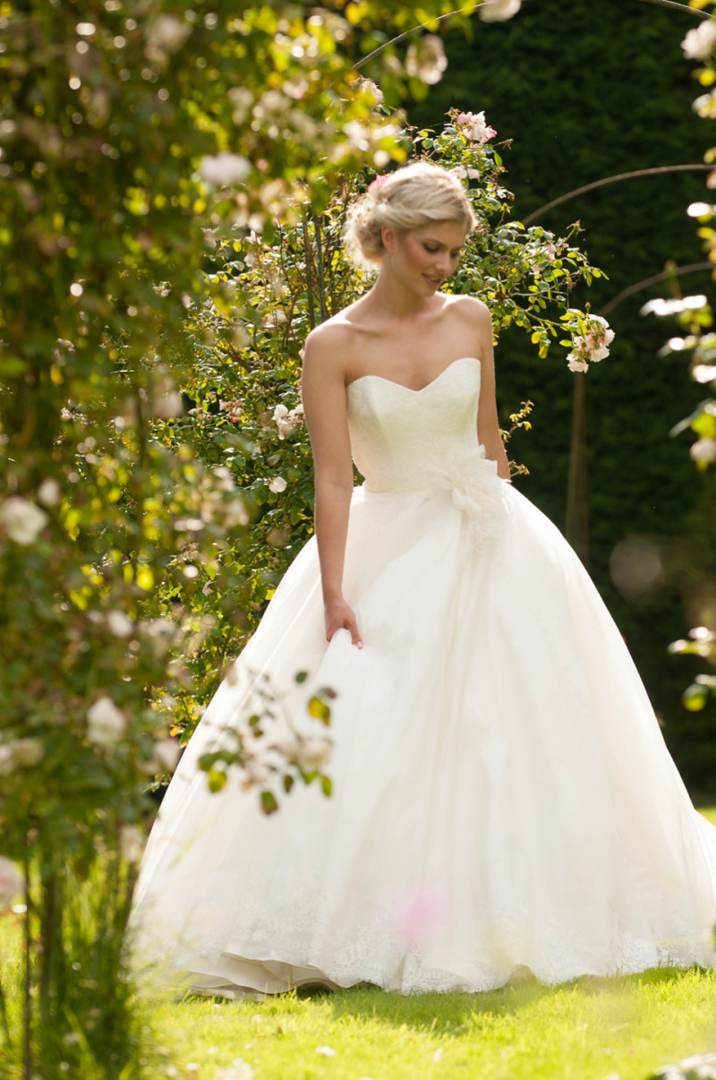 lynn ashworth, british bridal designer